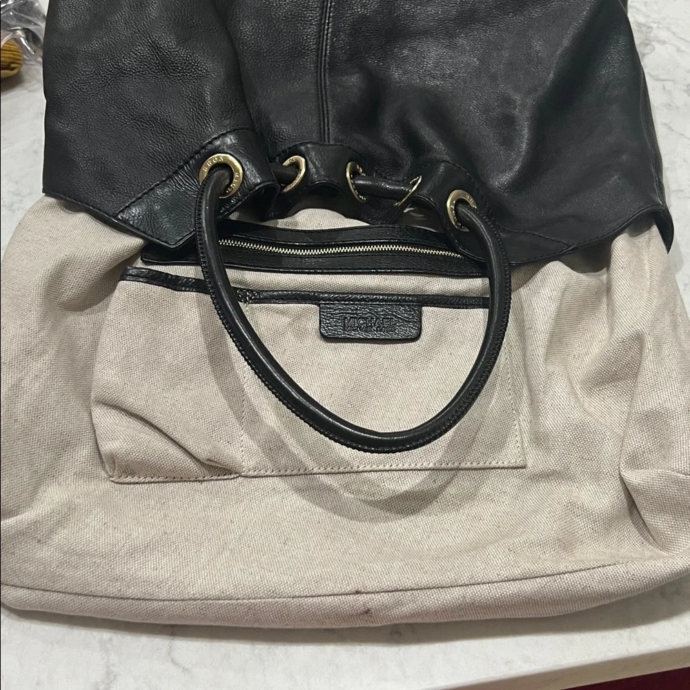 MICHAEL KORS BEAUTIFUL Black Pebbled Leather StudsTote Bag GREAT CONDITION - Picture 11 of 16